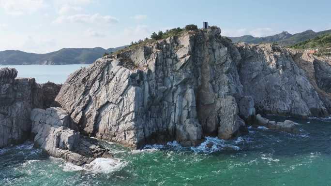 航拍威海市环翠区北环海路猫头山秋季风景