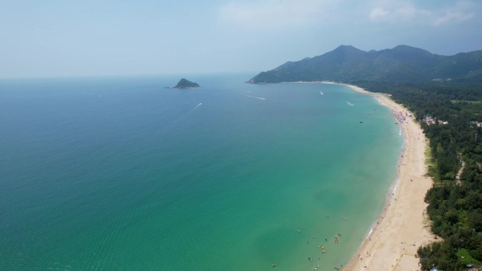 从空中俯瞰深圳西涌海滩