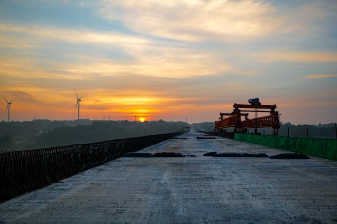 修高速 筑路工地日出延时 工地日出延时