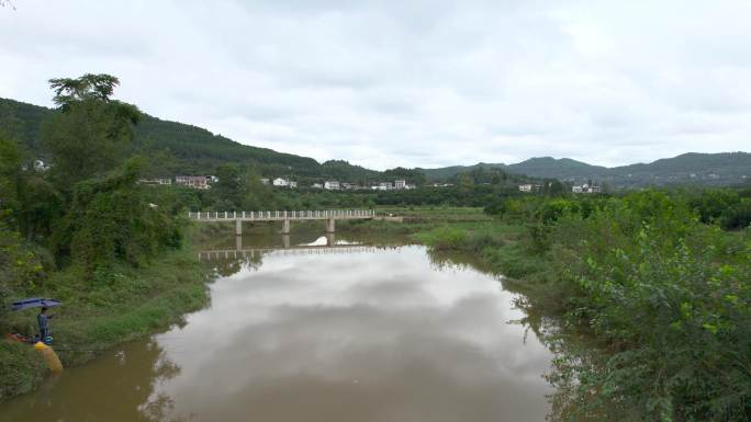 航拍乡村河流村庄田野