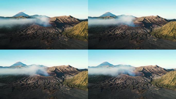 布罗莫山在清晨活跃地喷出火山烟雾。无人机时间推移轨道与良好的光线显示这个地标火山的轮廓，爪哇，印度尼