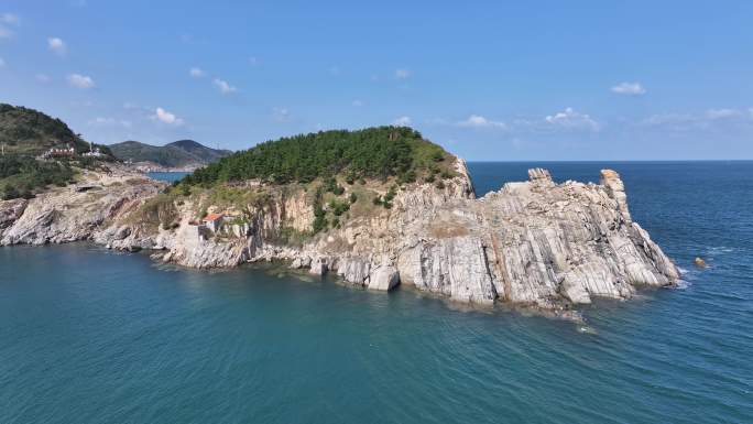 航拍威海市环翠区北环海路猫头山秋季风景