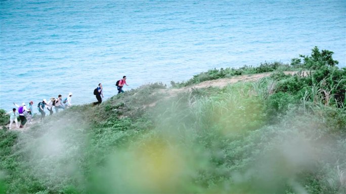 团队精神爬山登山团建喜悦分享成功企业精神