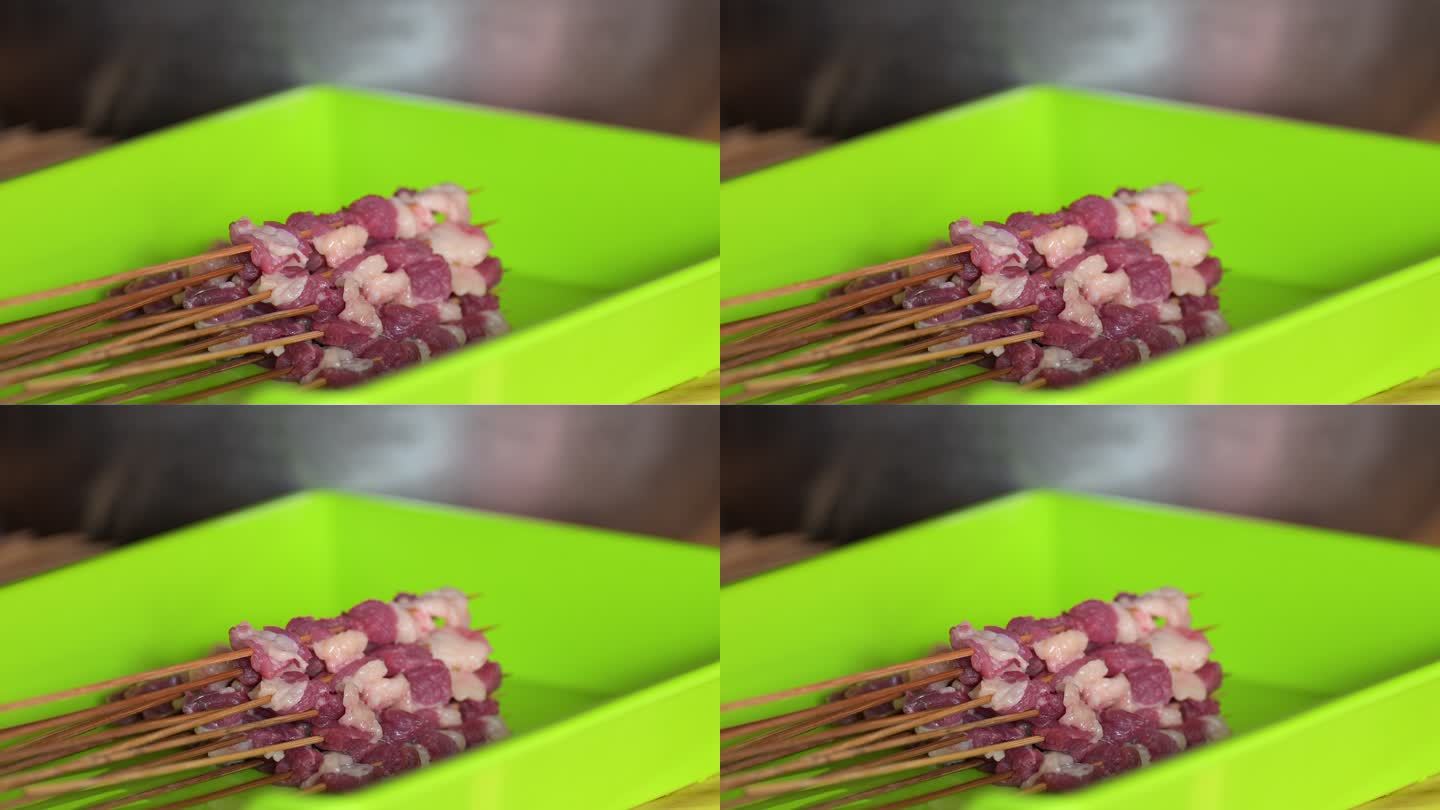 竹签串好的小肉串