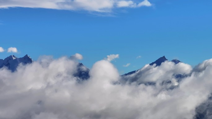 乌库楚航拍川西蜀山之王贡嘎山云海群峰风光