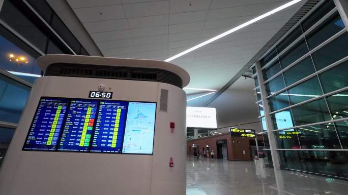 四川成都天府国际机场航站楼内电子显示牌