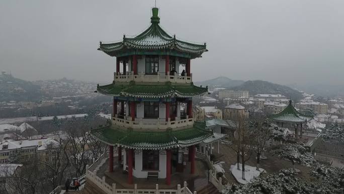 青岛小鱼山 花石楼雪景