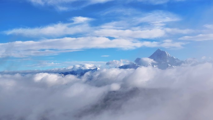 乌库楚航拍川西蜀山之王贡嘎山云海风光