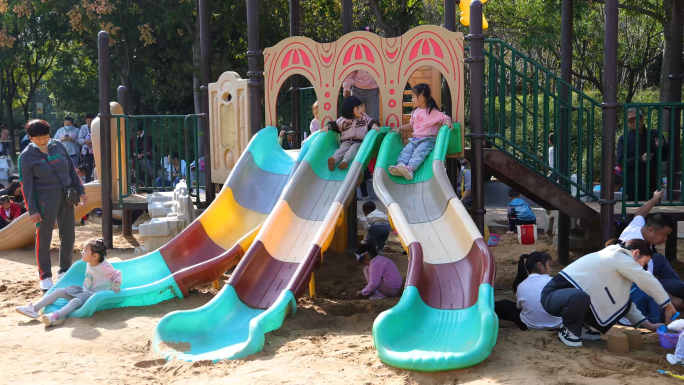 公园游乐场 儿童乐园沙坑玩沙子 滑滑梯
