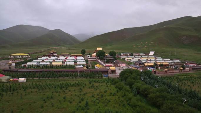 祁连山脉航拍 围绕阿柔大寺