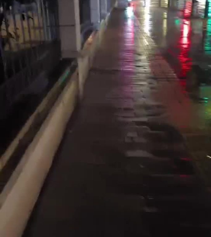 雨天街道空镜头