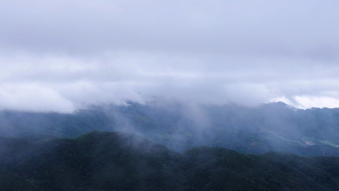 群山云雾山间雨雾