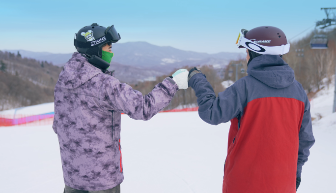 单板滑雪装备整备滑雪场滑雪亚冬会