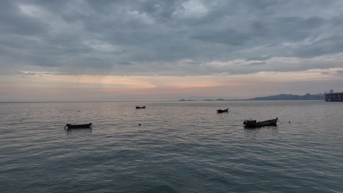 大海 渔船 渔港 小渔船 夕阳下的渔船