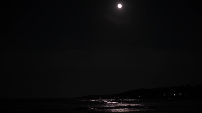月光下的海面