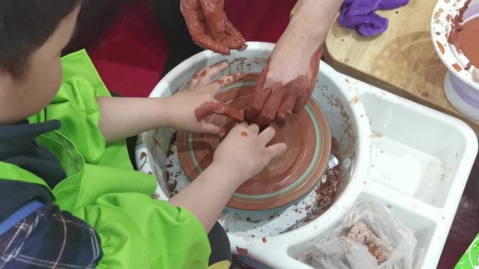 儿童体验学习手工制陶