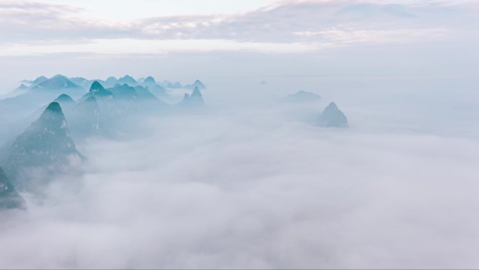 广西柳州喀斯特地貌山峰与云海航拍延时