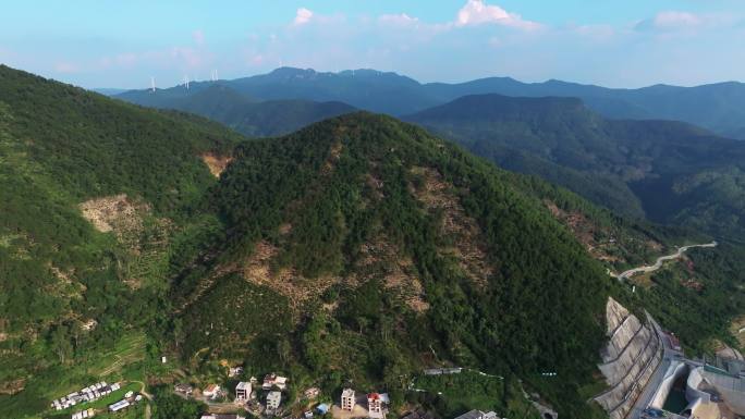 航拍厦门抽水蓄能电站上下水库与山顶风电场