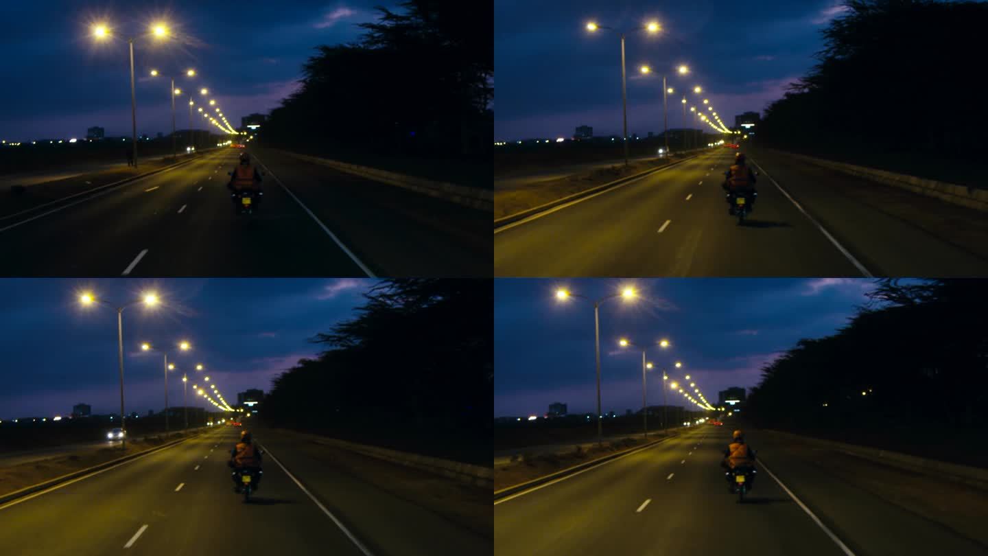 夜晚摩托车行驶路灯