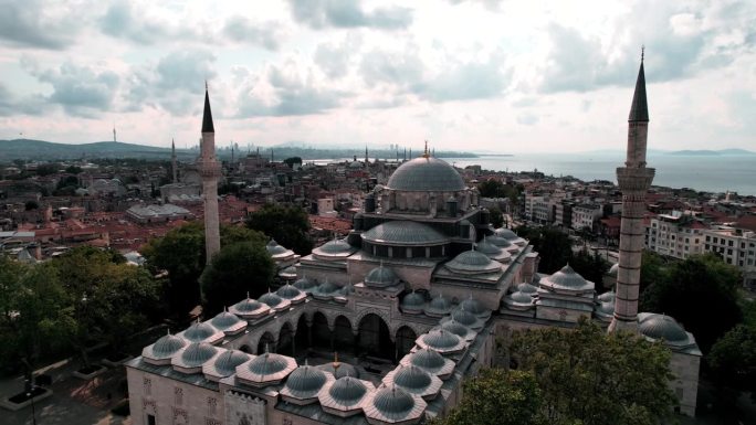 Nuruosmaniye清真寺:伊斯坦布尔的空中优雅，拉回镜头