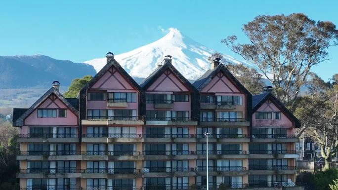 位于智利洛斯拉各斯普孔的维拉里卡火山。