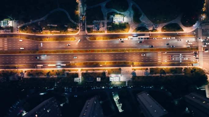 俯视城市夜晚道路