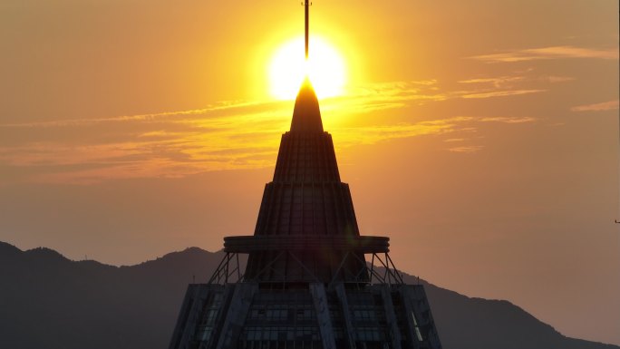 无锡市中心太阳从360楼顶划出