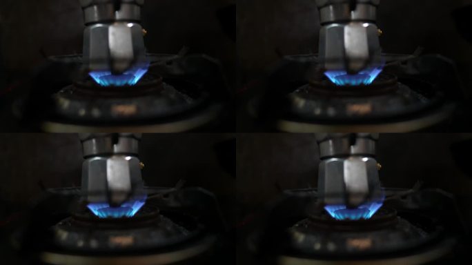 煤气炉的蓝色火焰，特写镜头