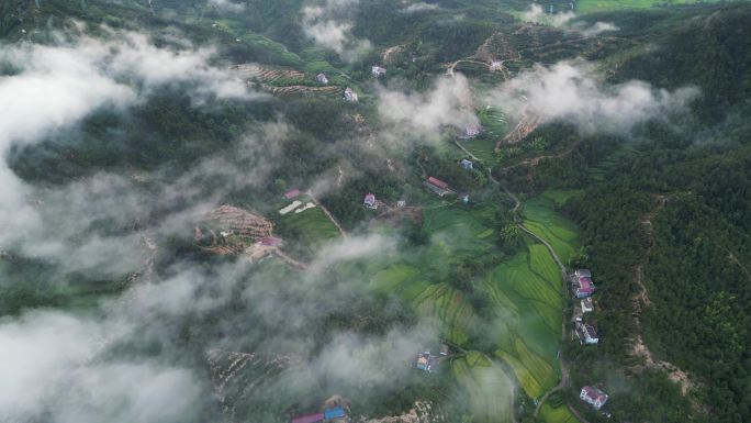 航拍云雾缭绕群山环绕下的乡村