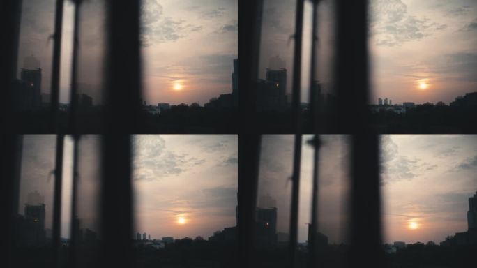 日落透过窗户看城市，反射在夕阳的窗户上