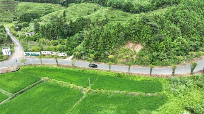 汽车行驶乡村公路航拍车辆行驶农村道路风景