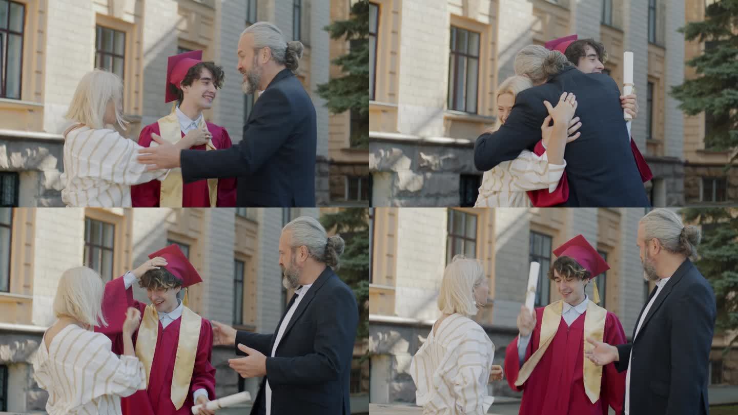 父母抱着儿子，穿着毕业礼服，拿着毕业纪念牌在校园里祝贺