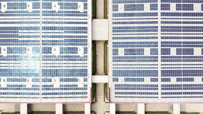 工厂厂房顶上的太阳能发电