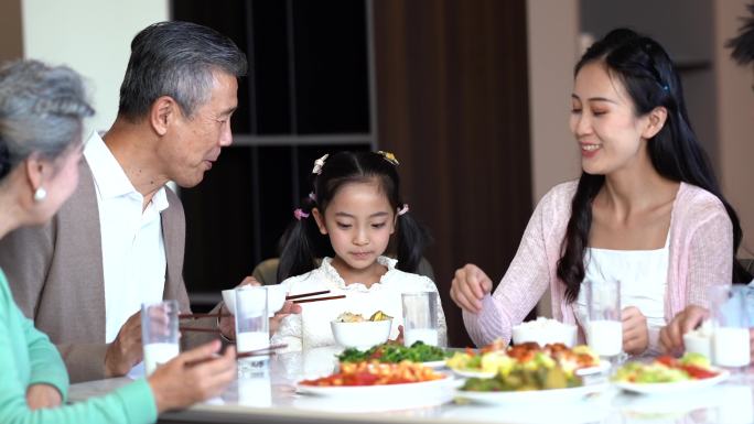 其乐融融 生活 家庭 幸福一家人