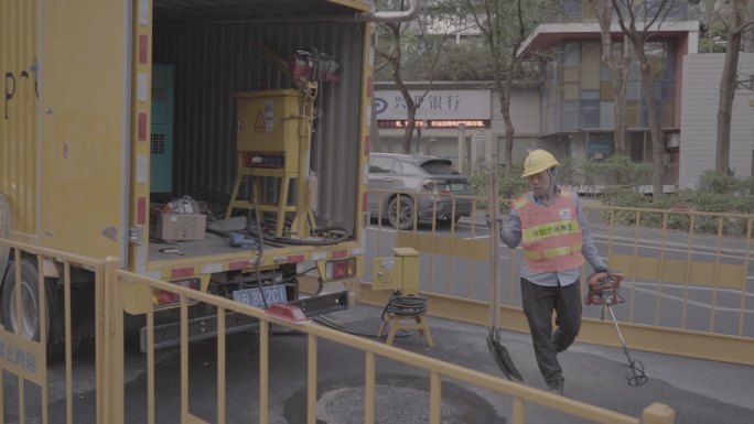 城市施工 更换窨井盖 井盖 市政 道路