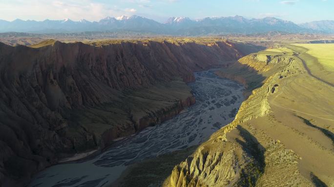 新疆安吉海红山大峡谷
