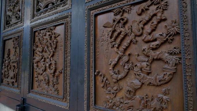 广州陈家祠屋中式传统雕花门窗木雕艺术