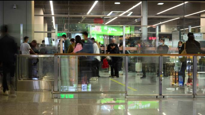 北京丰台火车站进站检票口人流量延时