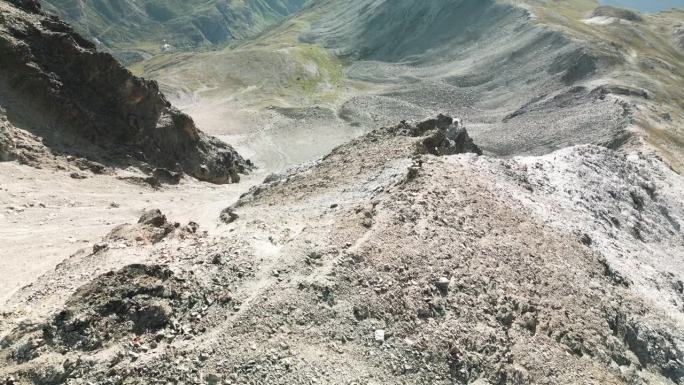 空中无人机视图岩石高高山地形