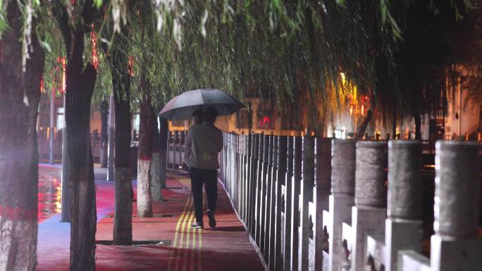 雨伞晚上