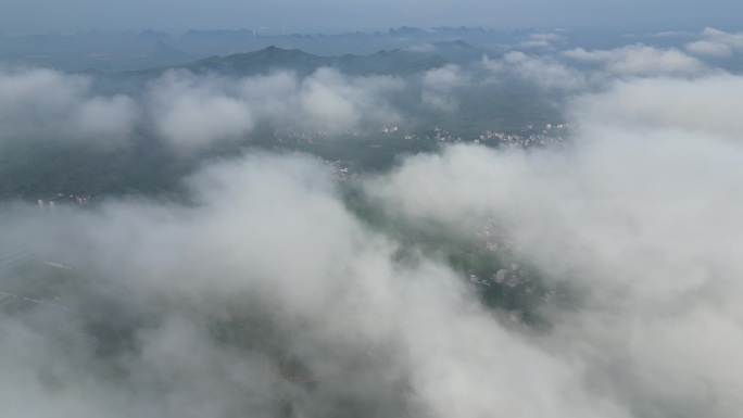 云雾远山诗意风景