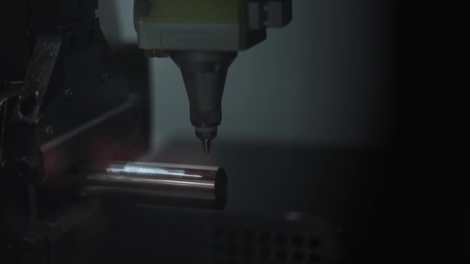 高精度数控激光切割金属板材，在工业工厂中闪耀