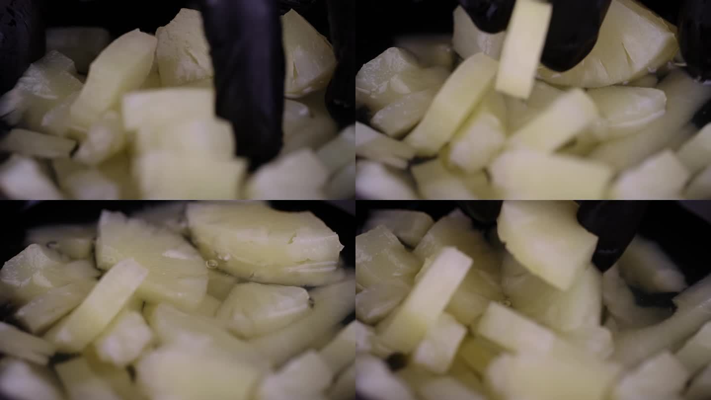 把成熟的菠萝罐头切成块