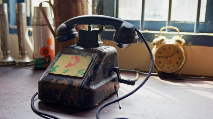 手摇式老式电话机 70年代感老物件