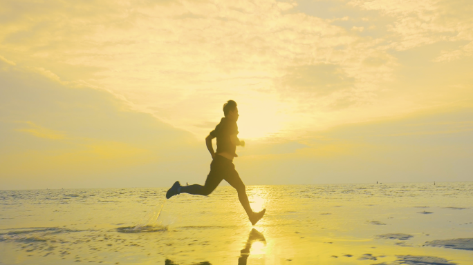 日出青年海边跑步力量速度奔跑拼搏冲刺成功