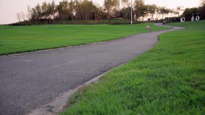 长廊漫步道草坪慢跑道