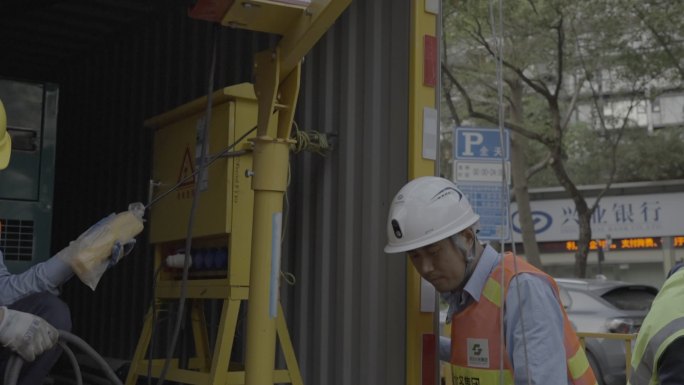 城市施工 更换窨井盖 道路 市政 深圳