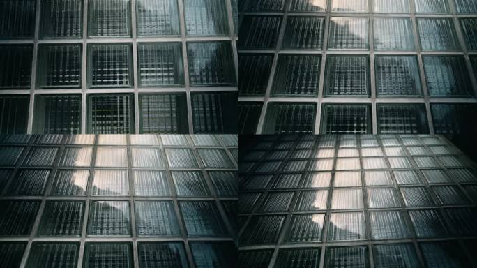 光滑的分段-玻璃砖建筑外墙，水晶结构-带有窗框图案的建筑立面