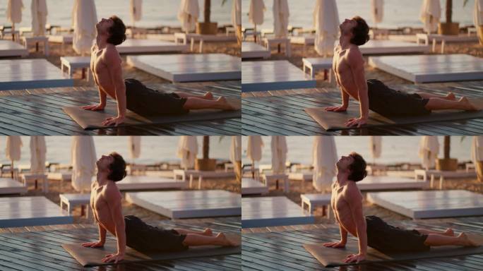 裸胸男早上在阳光海滩上做瑜伽和冥想。早上在私人海滩上锻炼