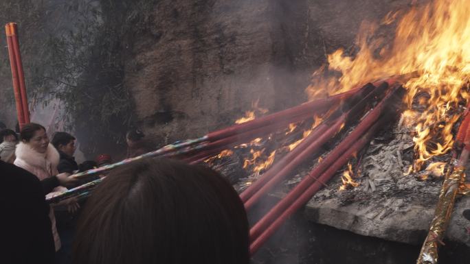 民间活动风俗人群祭拜信仰烧高香菩萨保佑